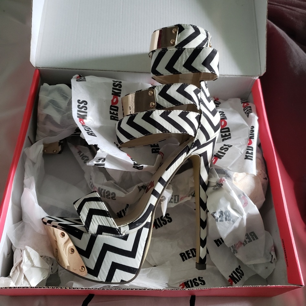 Stilettos (black n white)